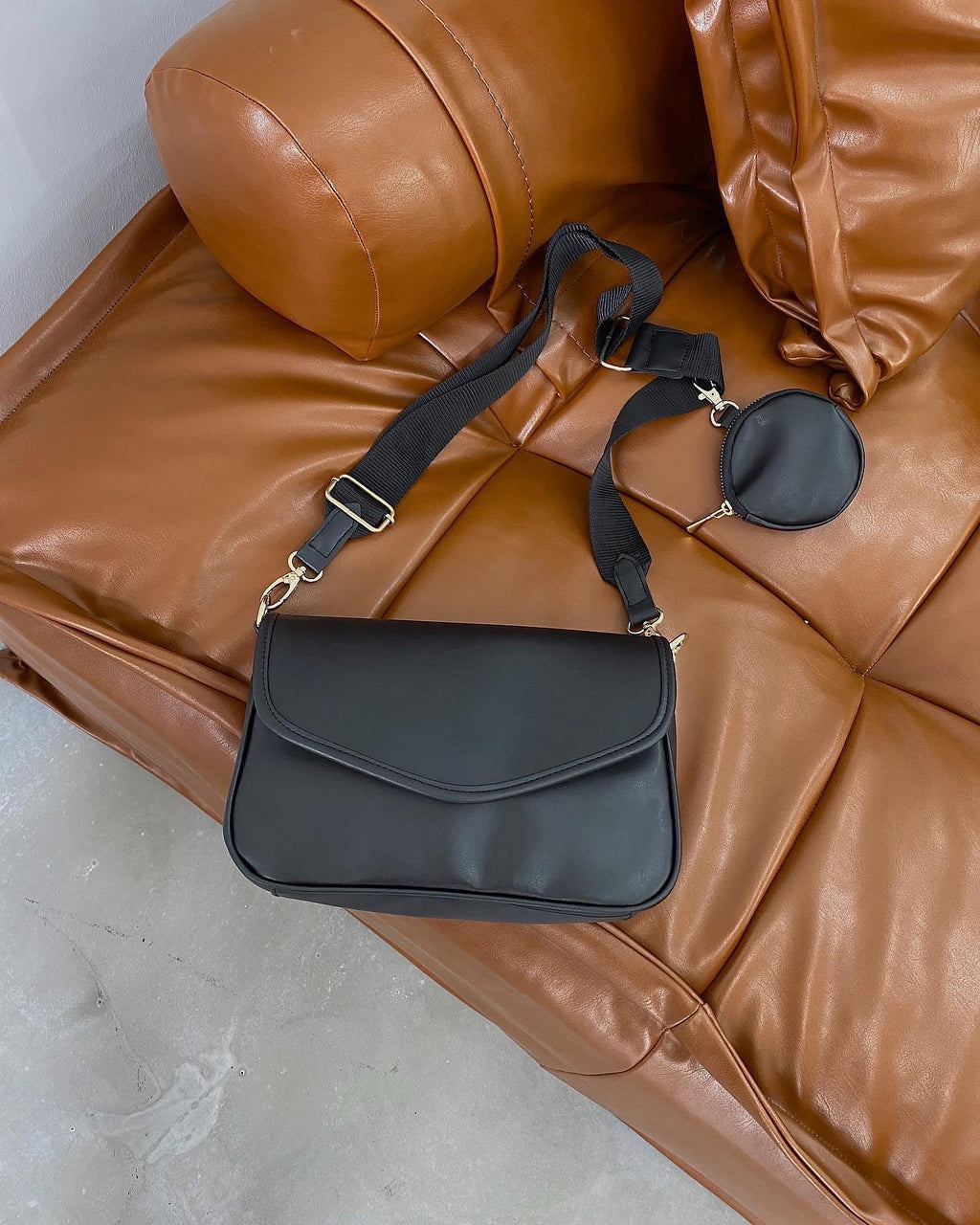 Babybond “Noir” Tas – Elegante Zwarte Schoudertas met Mini Portemonnee