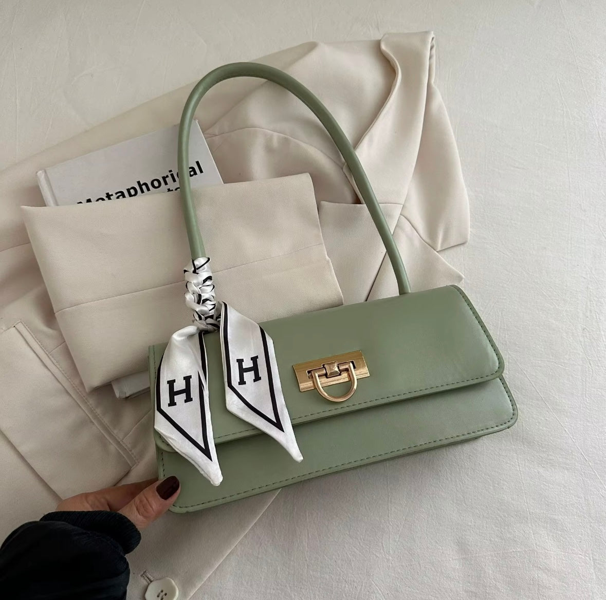 Elegante Schoudertas met Zijde-Scarf – Luxe Minimalistische Handbag voor Elke Gelegenheid