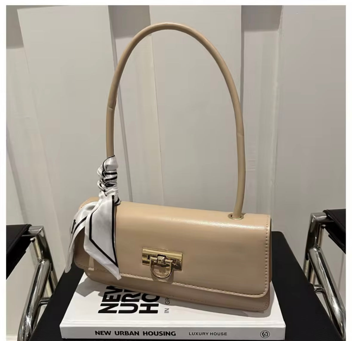 Elegante Schoudertas met Zijde-Scarf – Luxe Minimalistische Handbag voor Elke Gelegenheid