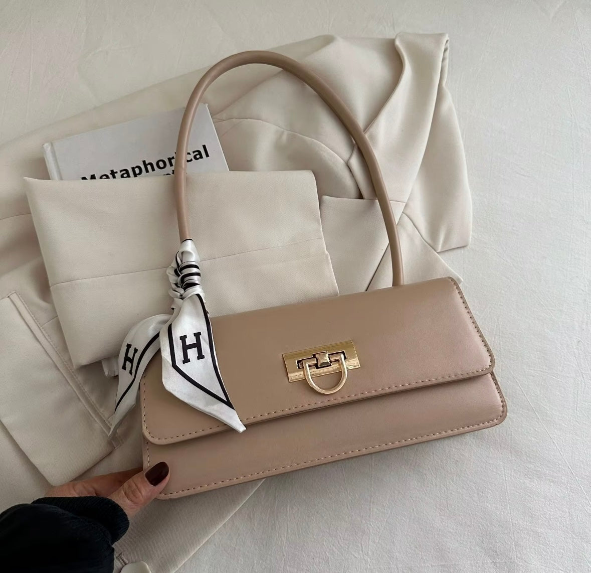 Elegante Schoudertas met Zijde-Scarf – Luxe Minimalistische Handbag voor Elke Gelegenheid