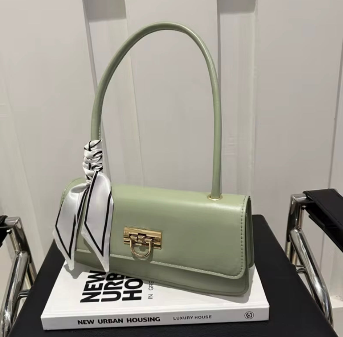 Elegante Schoudertas met Zijde-Scarf – Luxe Minimalistische Handbag voor Elke Gelegenheid